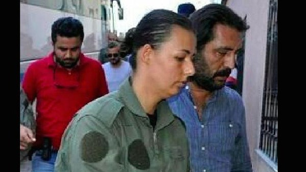 بازداشت یک زن خلبان ترکیه ای به اتهام همکاری در کودتا+عکس