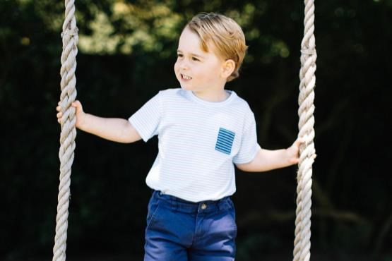 انتقاد شدید به نوه ملکه انگلیس به خاطر عکس پسر سه ساله اش! (عکس)