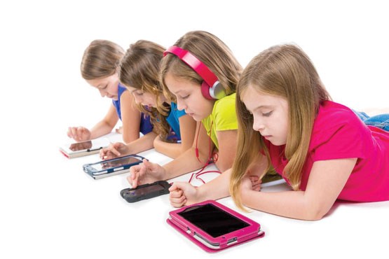 چگونه بچه ها را با دنیای تلفن همراه و اینترنت آشنا کنیم؟