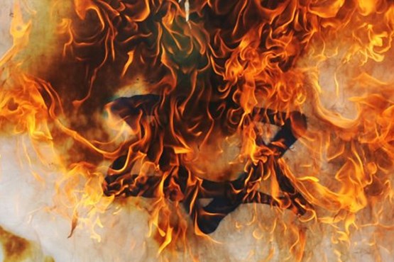 پرچم رژیم صهیونیستی در فیلادلفیا به آتش کشیده شد پرچم رژیم صهیونیستی در فیلادلفیا به آتش کشیده شد
