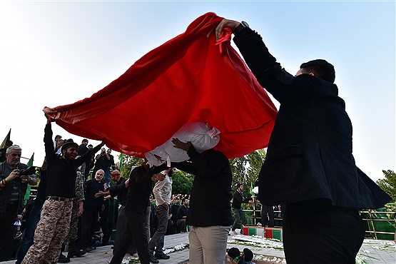 تشییع و تدفین دو شهید گمنام در بوستان نیلوفرآبی مشهد