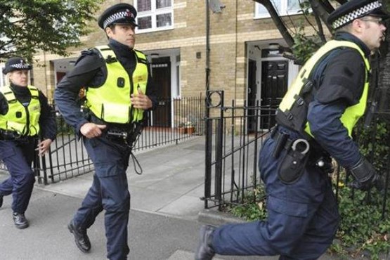 پلیس انگلیس ۲ مرکز تفریحی را پس از کشف بمب تخلیه کرد