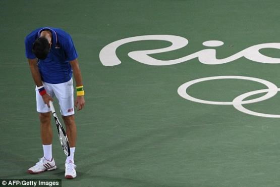 مرد شماره یک تنیس جهان با چشمانی اشکبار المپیک را ترک کرد (عکس)