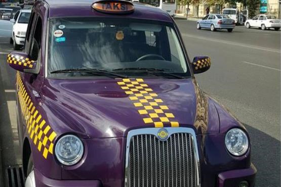 تاکسی های لندنی در باکو + عکس