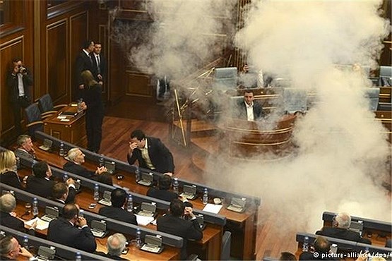 گاز اشک آور باز هم مهمان پارلمان کوزوو