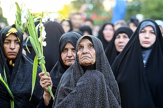 گلباران حرم رضوی در شب میلاد امام رضا علیه السلام