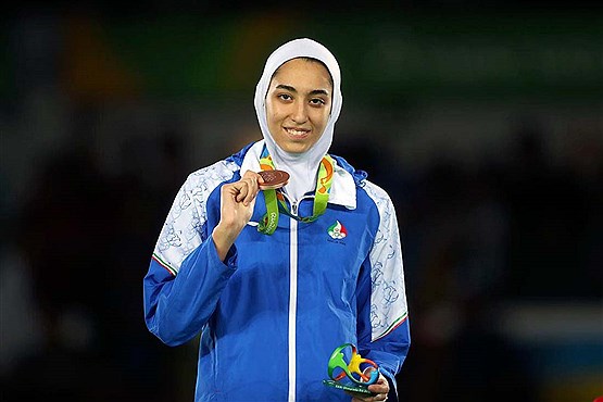کیمیا علیزاده در تصاویر مراسم اختتامیه المپیک (عکس)