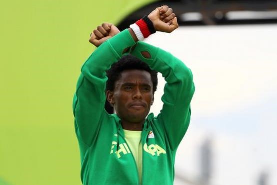 خطر مرگ برای نایب قهرمان ماراتن المپیک ریو به دلیل حرکت جنجالی (عکس)