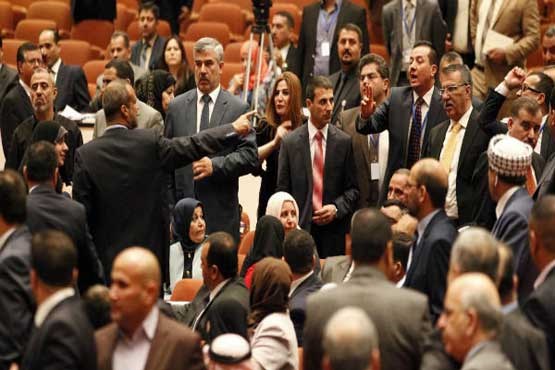 درگیری فیزیکی میان نمایندگان پارلمان عراق +عکس