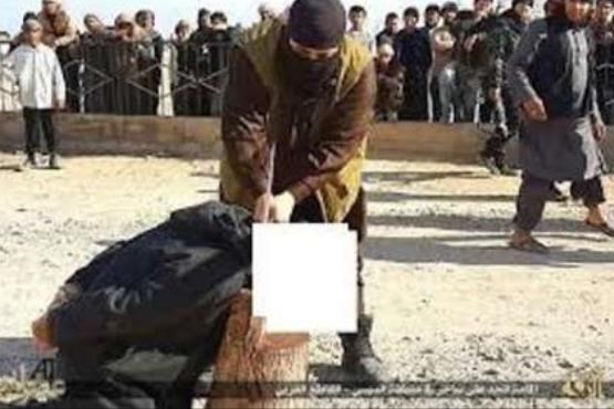 داعش 9 جوان موصلی را با اره برقی نصف کرد!