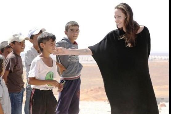 آنجلینا جولی در اردوگاه آوارگان سوری  + فتو کلیپ