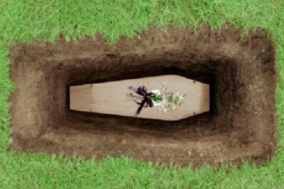 ایده جالب یک شرکت کفن و دفن برای تبلیغ  + عکس
