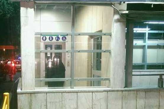 پیرزن گرفتار در مترو نجات یافت
