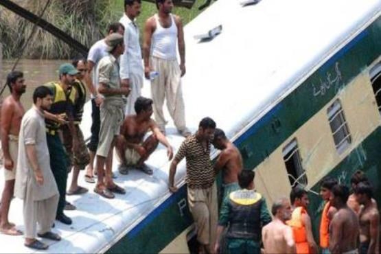 حادثه مرگبار برخورد 2 قطار با 6 کشته و 150 نفر زخمی