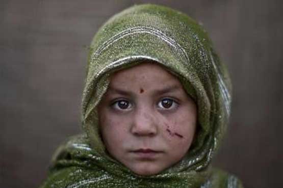 چشم در چشم کودکان پناهنده ، تاراج کودکی