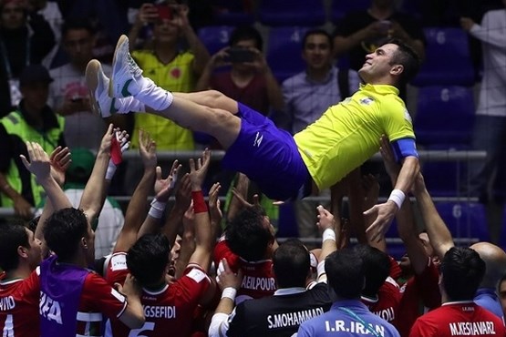 وداع دراماتیک ستاره برزیلی روی دست بازیکنان ایرانی +عکس