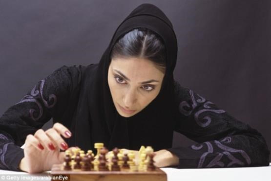 جو سازی رسانه ای درباره میزبانی شطرنج بانوان / چند قهرمان جهان : به قوانین ایران احترام می گذاریم