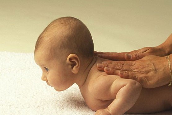 مضرات ماساژ پوست نوزاد با روغن‌های گیاهی