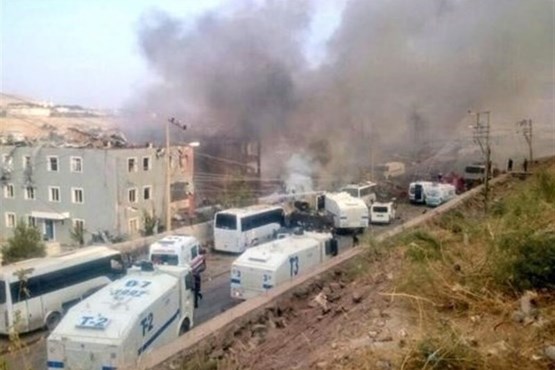 انفجار خودروی بمب‌گذاری‌ شده در ازمیر ترکیه