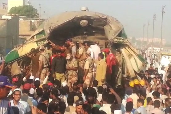 تصادف قطار در پاکستان ۷۱ کشته و زخمی بر جا گذاشت