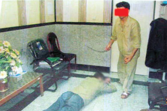 شکنجه مرگبار همسر با شیلنگ +عکس