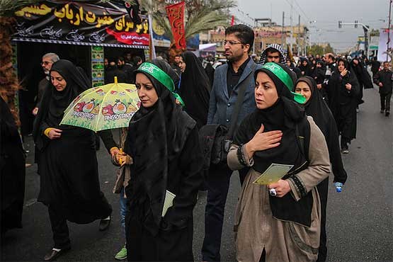 راهپیمایی پرشور «جاماندگانِ از اربعین» در هوای بارانی تهران