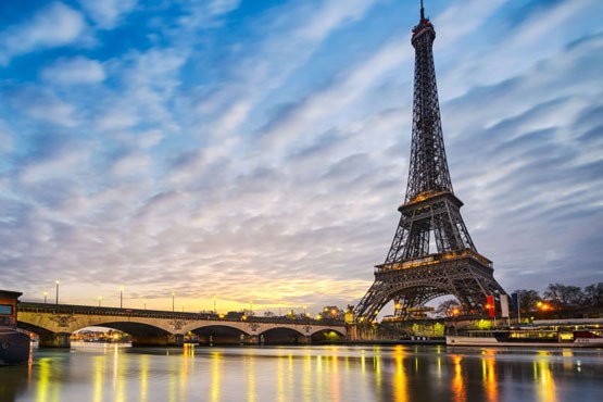 فروش پله های برج ایفل در حراجی پاریس