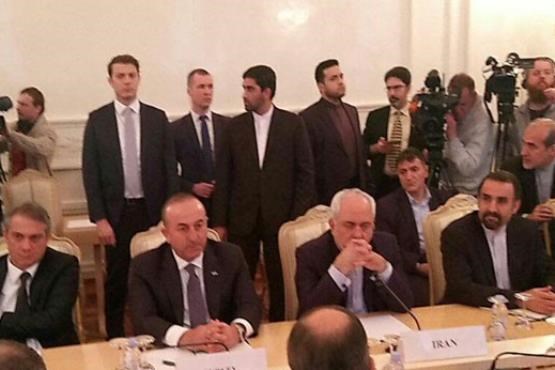 وقتی محافظ ظریف چهار چشمی مراقب محافظ وزیر خارجه ترکیه بود / رسانه های ترکیه هم واکنش نشان دادند + تصاویر