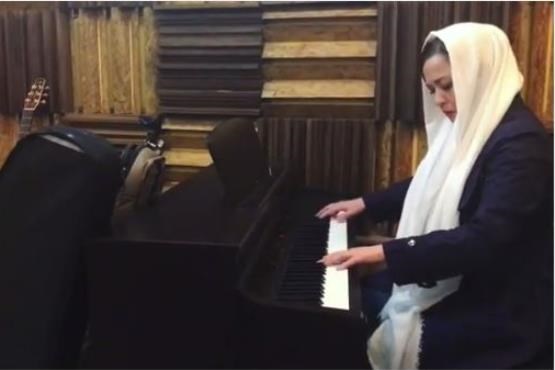 پیانو نوازی مهراوه شریفی نیا با صدای رستاک + فیلم