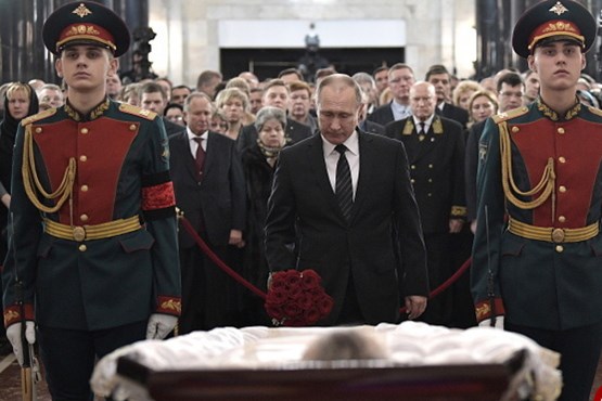 پوتین در مراسم وداع سفیر ترور شده روسیه +عکس