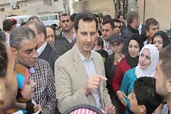 حضور بدون محافظ بشار اسد در بین مردم