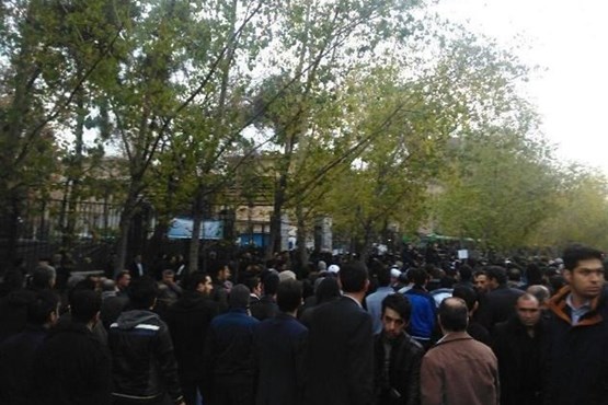 حضور گسترده مردم در مقابل دانشگاه تهران +عکس