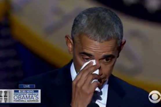 چشمان گریان اوباما در سخنرانی خداحافظی + عکس