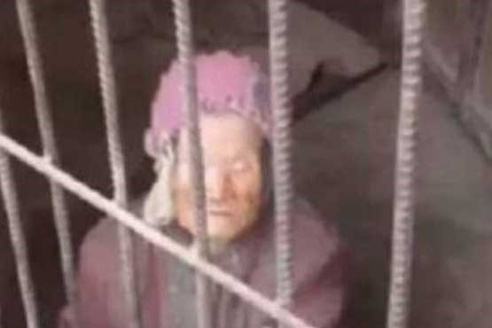 مادر 92 ساله اش را در خوکدانی زندانی کرده بود + عکس
