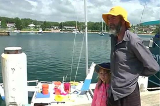 نجات پدر و دختر پس از یک ماه سرگردانی در دریا