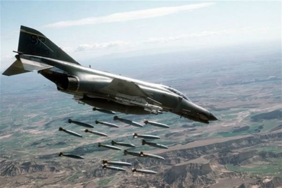 بمباران مواضع تکفیری‌ها در موصل و هلاکت ۳ سرکرده داعش