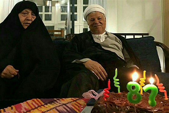 عکس آخرین جشن تولد آیت الله هاشمی در کنار همسرش