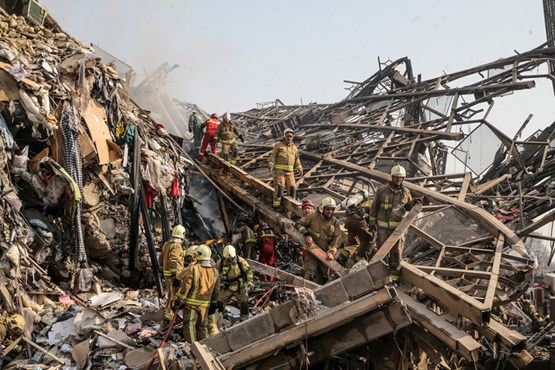 نجات سه تن از زیر آوار ساختمان پلاسکو