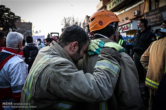 حزن و اندوه آتش‌نشانان در غم از دست دادن همقطارانشان+تصاویر