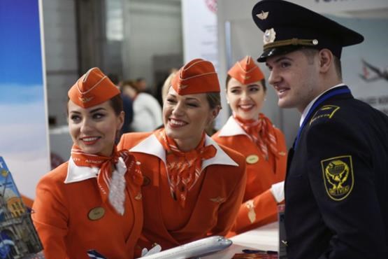یک روز کاری مهماندارهای پر زرق و برق هواپیمایی ایرفلوت روسیه + عکس