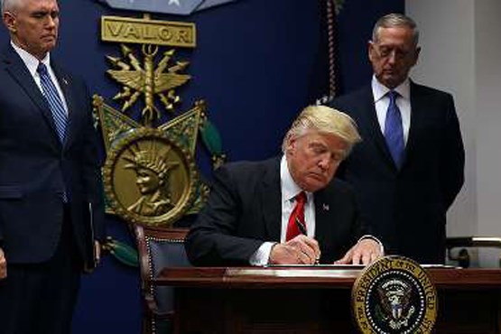 ترامپ امروز فرمان مهاجرتی جدید امضا می کند