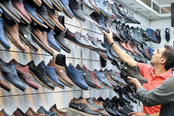فروش ۵۰۰ هزار تومانی کفش‌های ۳۰ دلاری قاچاق در تهران
