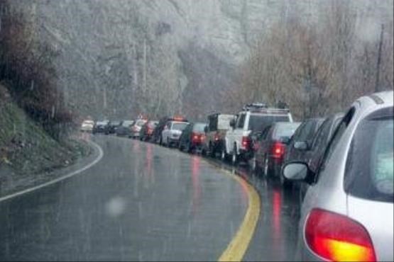 ترافیک در برخی از محورهای مواصلاتی به دلیل بارش برف و باران
