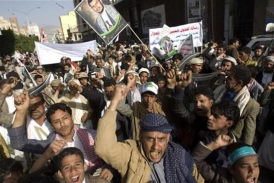 تجمع گسترده مردم یمن به مناسبت دو سال «مقاومت» در برابر سعودی‌ها