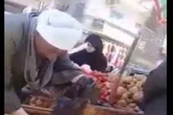 فریبکاری میوه فروش برای فروش گوجه های خراب