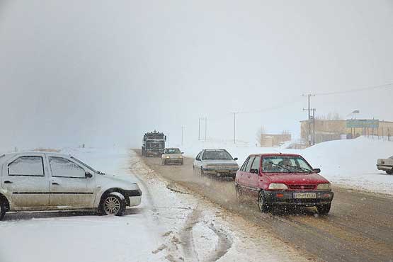 نکاتی درباره رانندگی در برف و یخبندان +عکس
