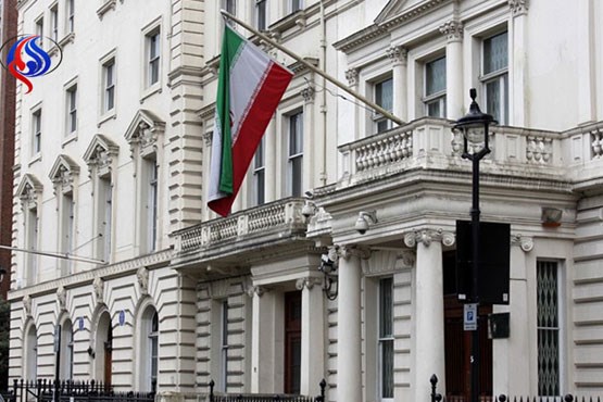سفیر ایران: به کوری چشم دشمنان، پرچم در اهتزاز است + عکس