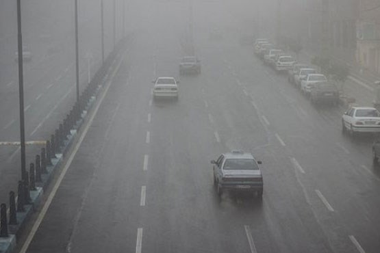 مه گرفتگی در محورهای دو استان / ترافیک جاده ها روان است