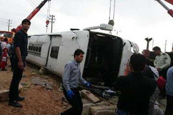 واژگونی اتوبوس در جاده شیراز با 16 مصدوم