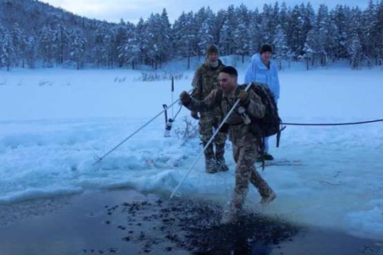 نظامیان آمریکا در رزمایش خود در نزدیکی مرز روسیه یخ کردند+عکس